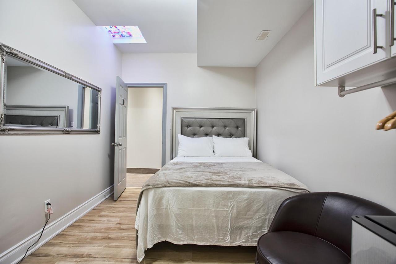 Toronto Rooms And Suites Exterior foto