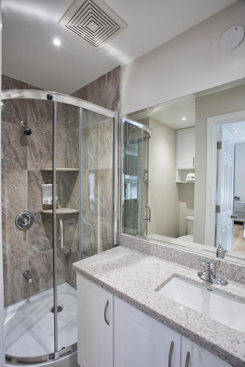 Toronto Rooms And Suites Exterior foto