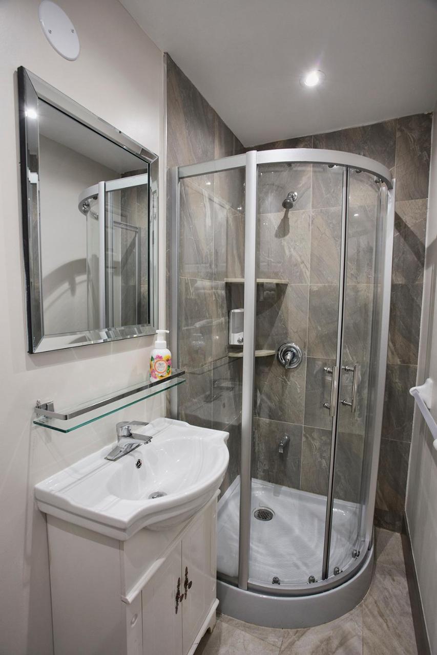Toronto Rooms And Suites Exterior foto