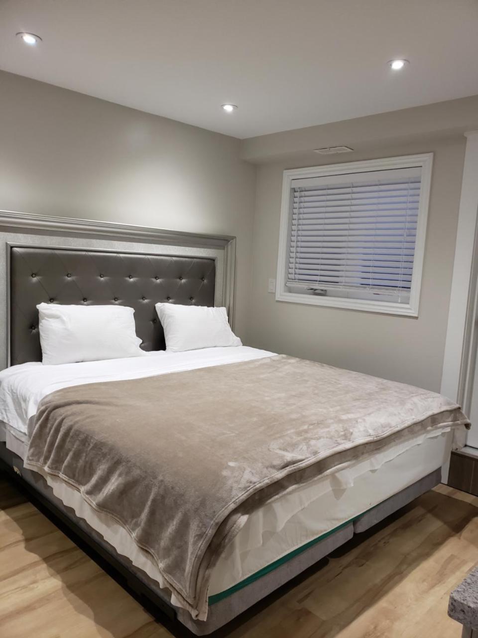 Toronto Rooms And Suites Exterior foto